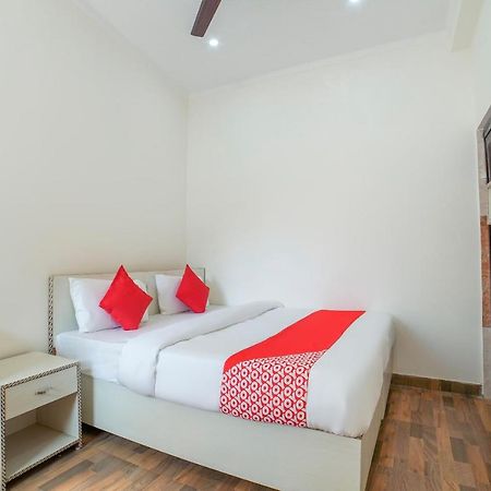 Oyo 67163 Anantham Residency Hotell Narendra Nagar Exteriör bild