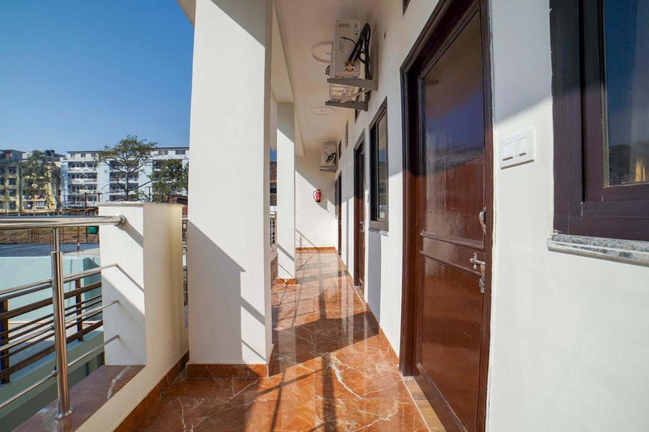 Oyo 67163 Anantham Residency Hotell Narendra Nagar Exteriör bild