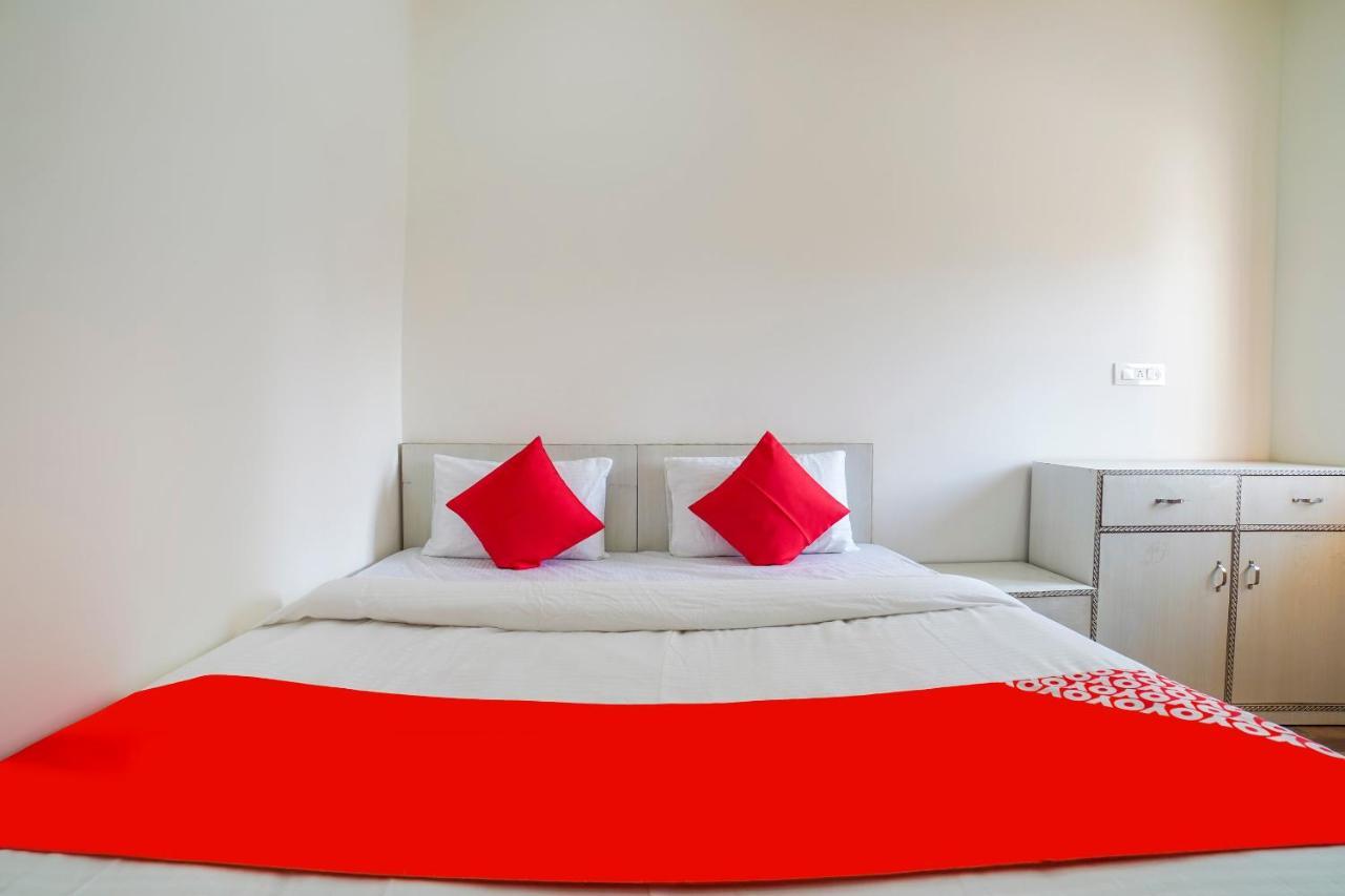 Oyo 67163 Anantham Residency Hotell Narendra Nagar Exteriör bild