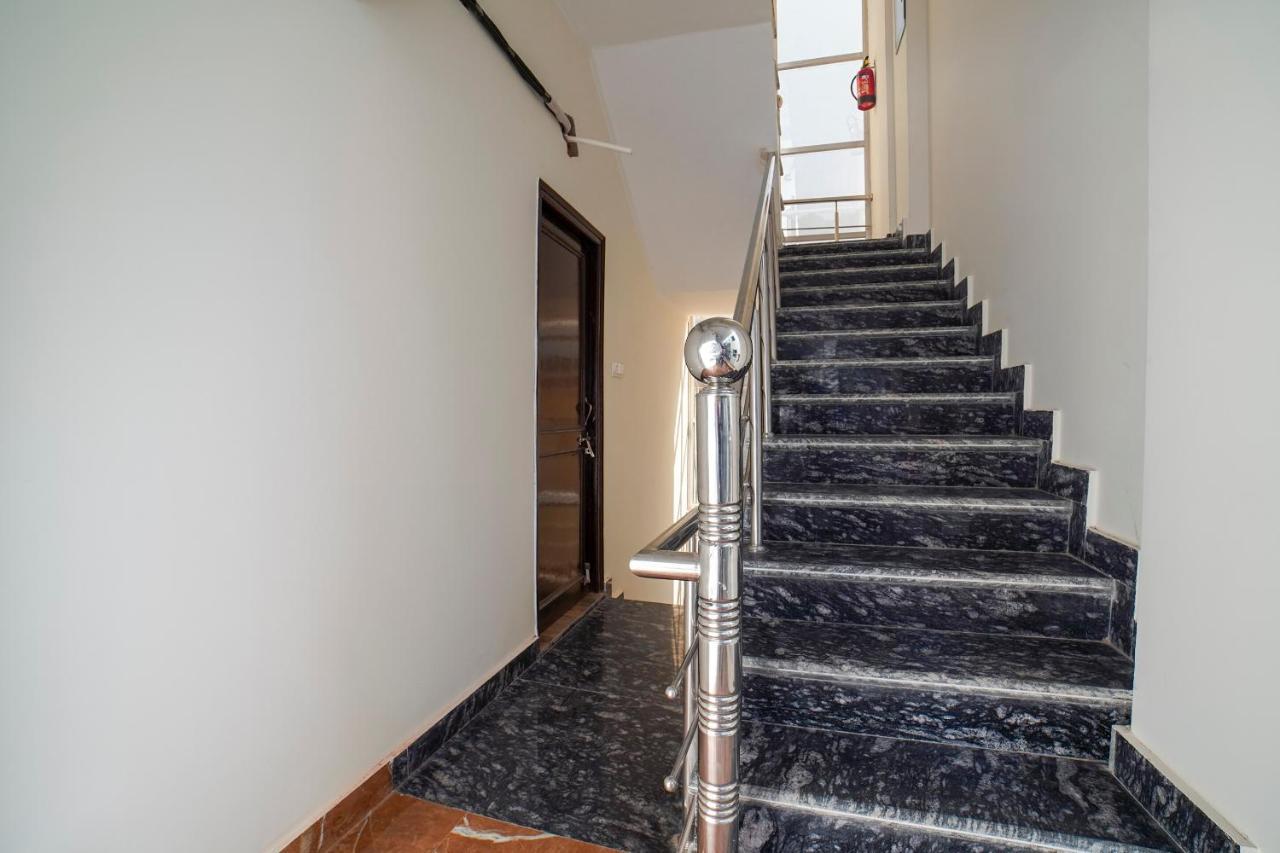Oyo 67163 Anantham Residency Hotell Narendra Nagar Exteriör bild