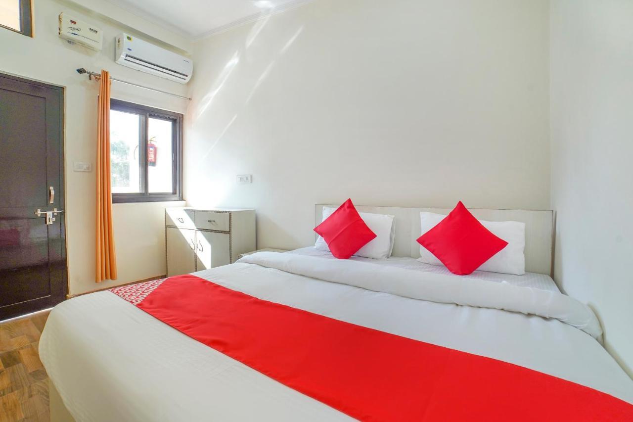 Oyo 67163 Anantham Residency Hotell Narendra Nagar Exteriör bild